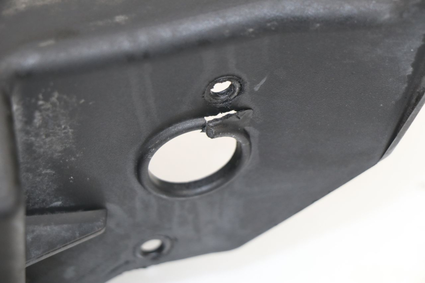 photo de PASSAGE ROUE ARRIERE TRIUMPH STREET TRIPLE 675 (2007 - 2012) - Autre angle de vue