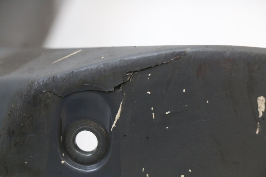 photo de PASSAGE ROUE AVANT SUZUKI BURGMAN 125 (2007 - 2014) - Gros plan technique