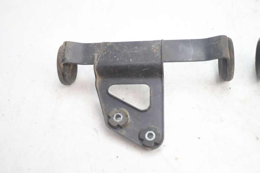 photo de PATTE PHARE SUZUKI DR S 600 (1985 - 1989) - Gros plan technique