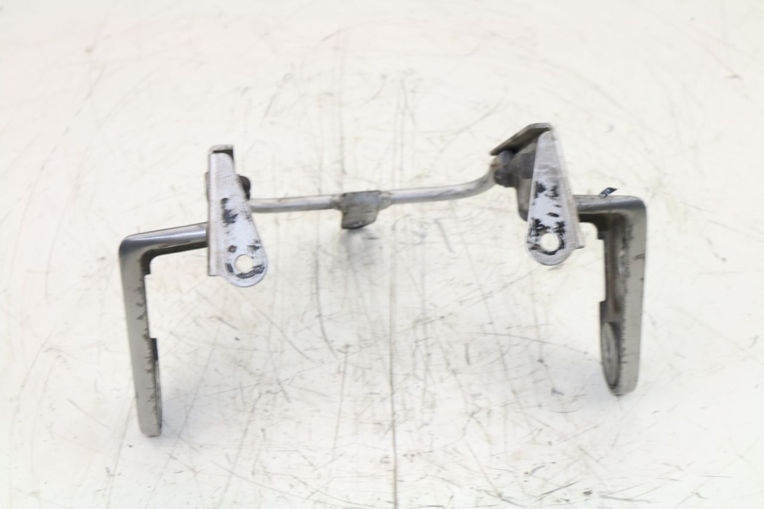 photo de PATTE PHARE KAWASAKI ZEPHYR 550 (1991 - 1998) - Zoom état d’usage