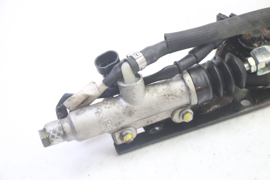 photo de PEDALE DE FREIN PIAGGIO MP3 RL 250 (2007 - 2010) - Détail de la pièce