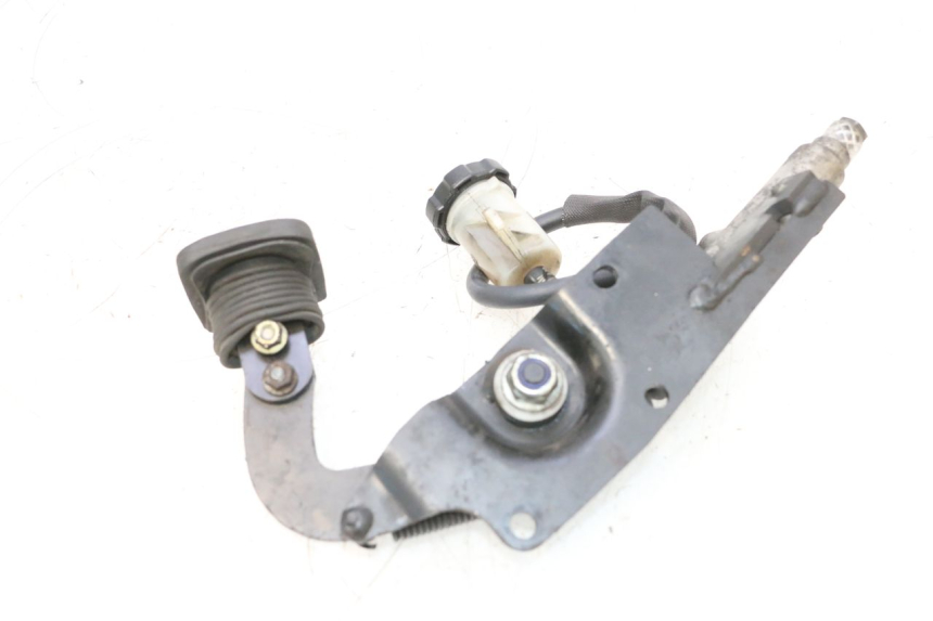 photo de PEDALE DE FREIN PIAGGIO MP3 RL 250 (2006 - 2010) - Gros plan technique