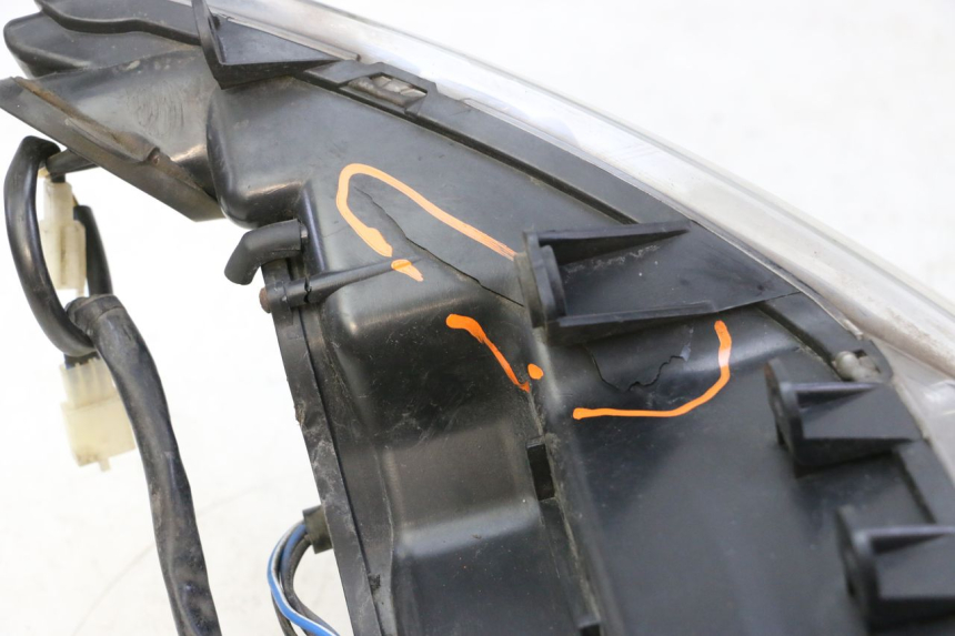 photo de PHARE AVANT QUADRO 4 4D 350 (2015 - 2018)