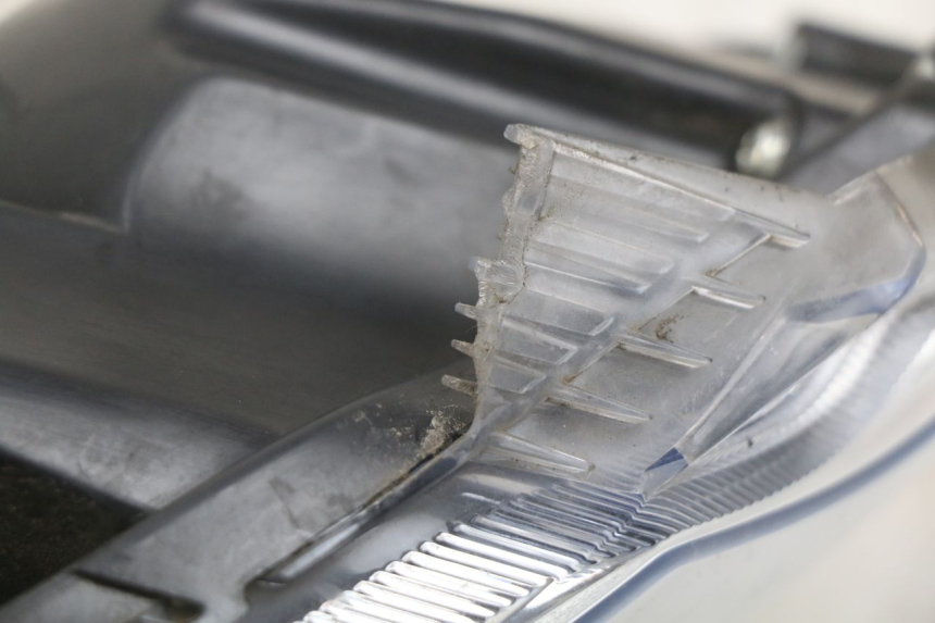 photo de PHARE AVANT KYMCO AGILITY 16+ 4T 50 (2018 - 2023) - Détail de la pièce