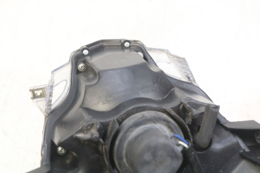 photo de PHARE AVANT KYMCO AGILITY 16+ 4T 50 (2018 - 2023) - Zoom état d’usage