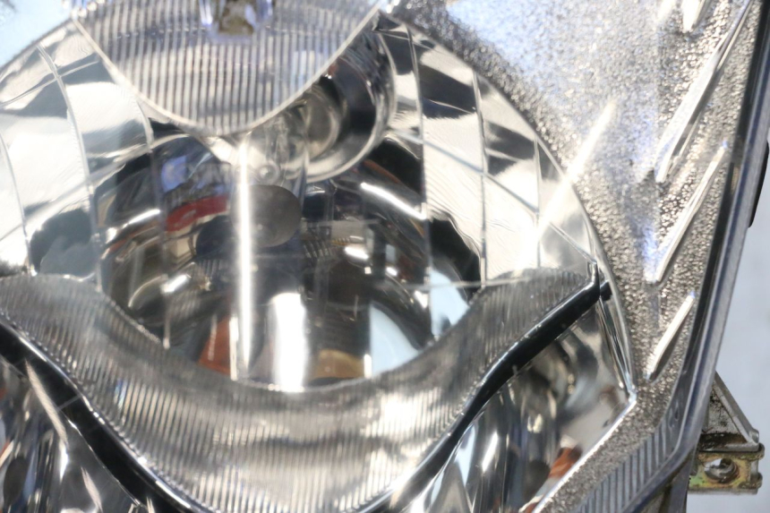 photo de PHARE AVANT KYMCO AGILITY 16+ 4T 50 (2018 - 2023) - Détails caractéristiques