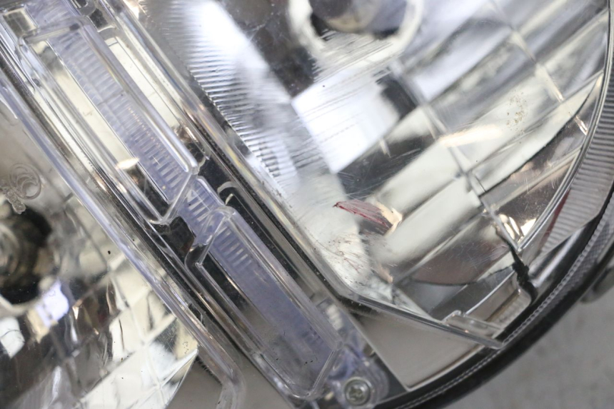 photo de PHARE AVANT MAG POWER BOMBERS 4T 50 (2016 - 2026) - Détail de la pièce