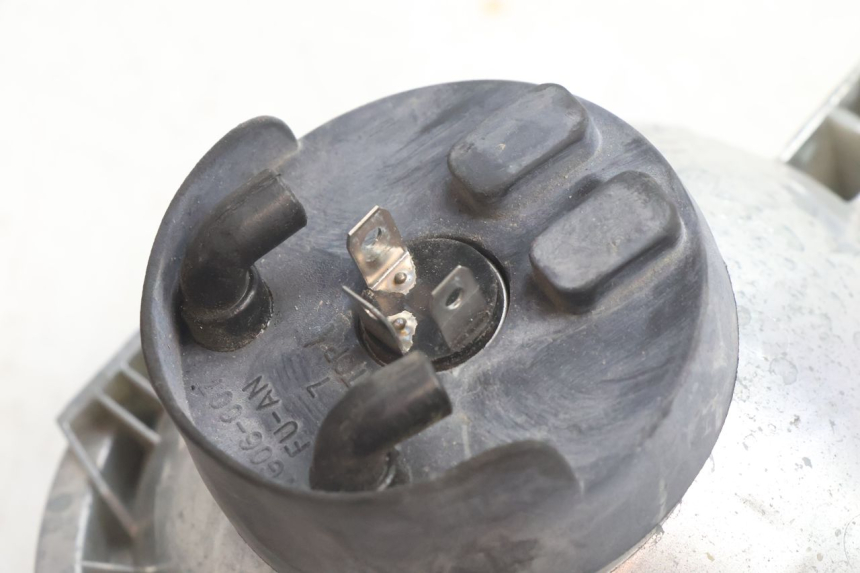 photo de PHARE AVANT YAMAHA BW'S BWS 125 (2010 - 2013) - Points de fixation