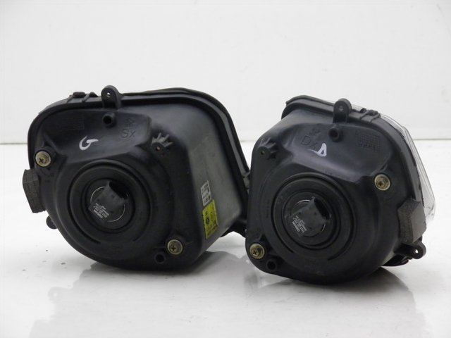 photo de PHARE AVANT DERBI GP MAX 250 (2006 - 2008)