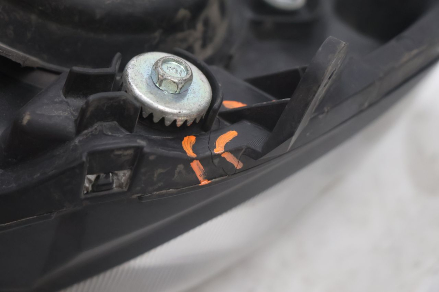 photo de PHARE AVANT DROIT SUZUKI BURGMAN EXECUTIVE ABS 650 (2006 - 2012) - Zoom composants