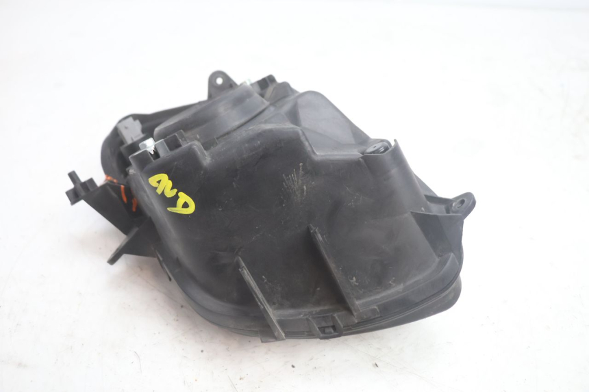 photo de PHARE AVANT DROIT SUZUKI BURGMAN EXECUTIVE ABS 650 (2006 - 2012) - Vue rapprochée