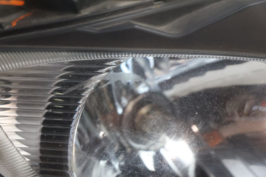 photo de PHARE AVANT DROIT SUZUKI BURGMAN EXECUTIVE ABS 650 (2006 - 2012) - Zoom état d’usage