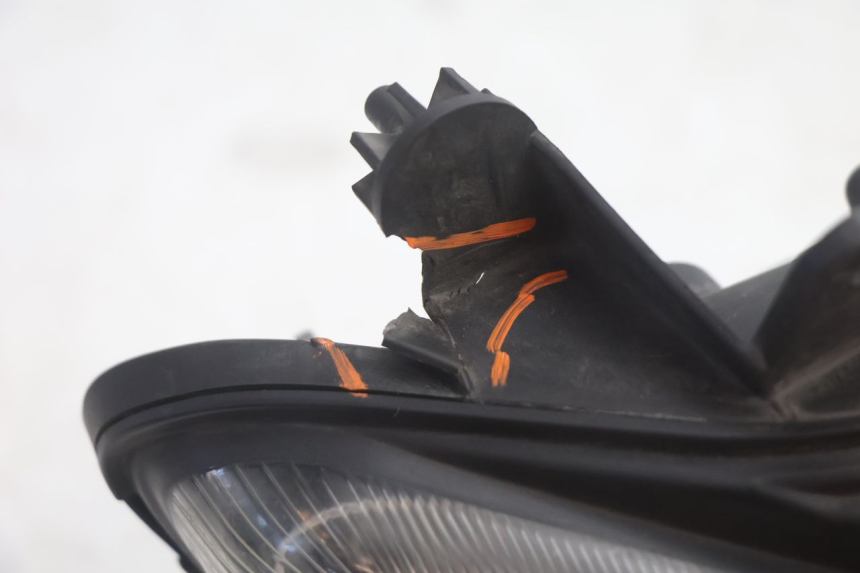 photo de PHARE AVANT DROIT SUZUKI BURGMAN EXECUTIVE ABS 650 (2006 - 2012) - Autre angle de vue