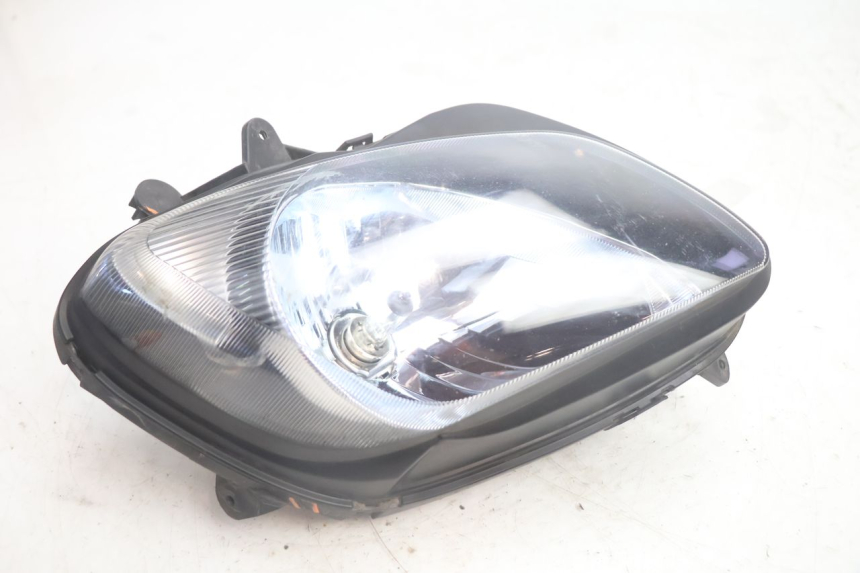 photo de PHARE AVANT DROIT SUZUKI BURGMAN EXECUTIVE ABS 650 (2006 - 2012) - Gros plan technique