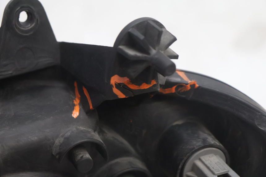 photo de PHARE AVANT DROIT SUZUKI BURGMAN EXECUTIVE ABS 650 (2006 - 2012) - Pièce contrôlée