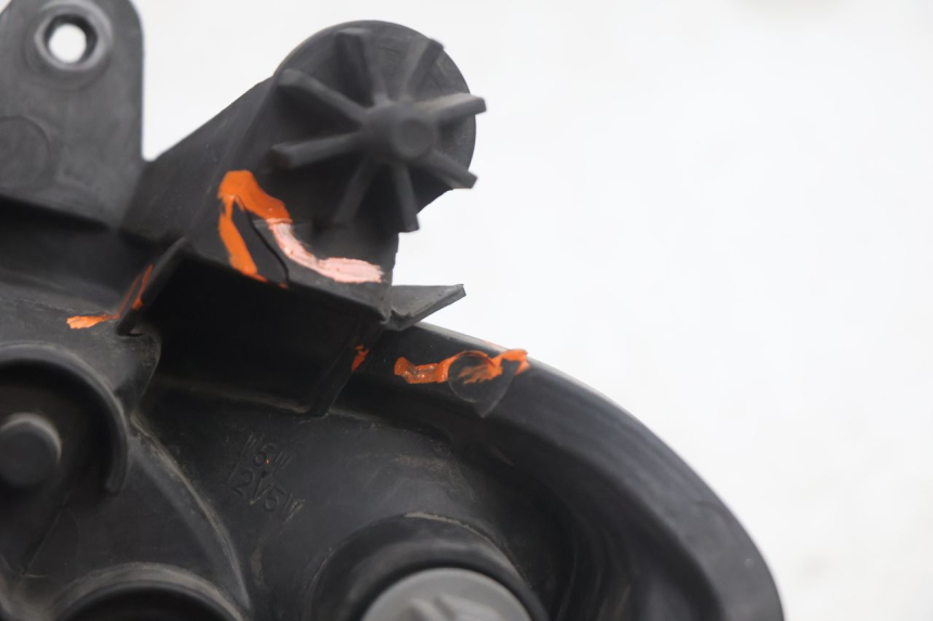 photo de PHARE AVANT DROIT SUZUKI BURGMAN EXECUTIVE ABS 650 (2006 - 2012) - Marquages et références