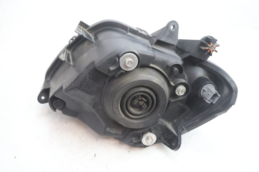 photo de PHARE AVANT DROIT SUZUKI BURGMAN EXECUTIVE ABS 650 (2006 - 2012) - Gros plan technique