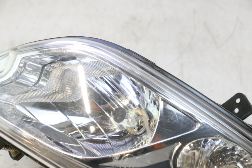 photo de PHARE AVANT DROIT PEUGEOT CITYSTAR 2T 50 (2018 - 2021) - Points de fixation