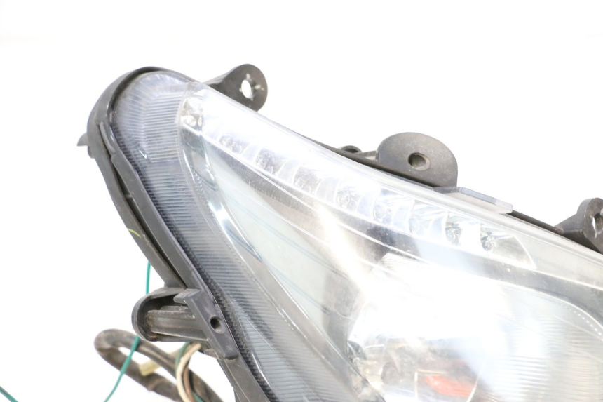 photo de PHARE AVANT DROIT SYM GTS EVO 125 (2009 - 2013) - Zoom état d’usage