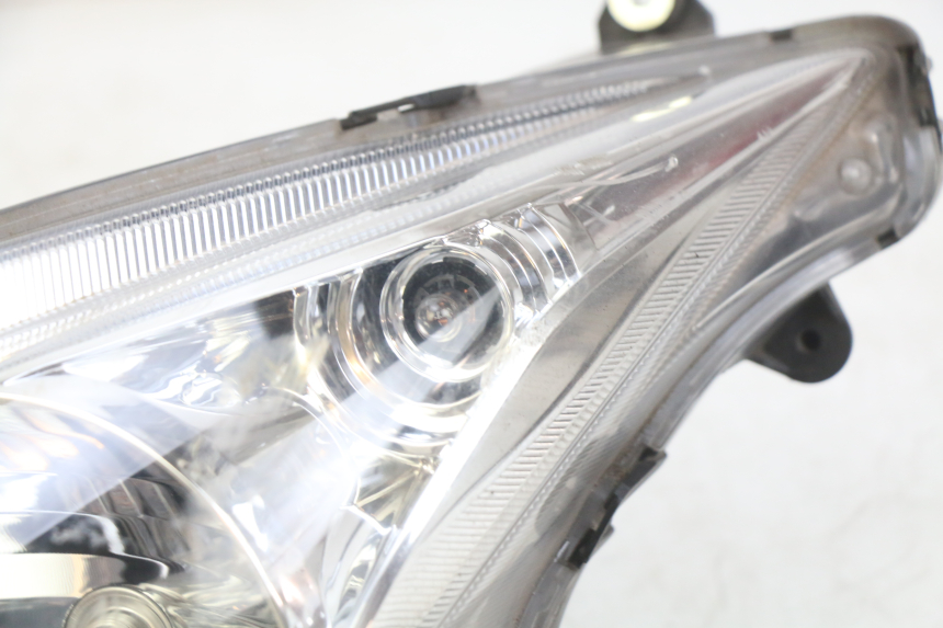 photo de PHARE AVANT DROIT HONDA FJS SILVERWING SILVER WING 400 (2009 - 2016)