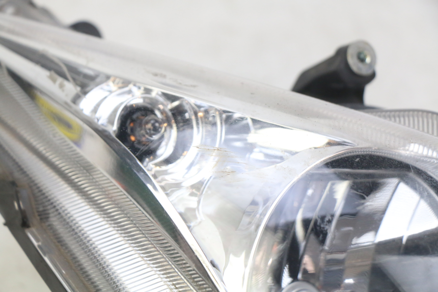 photo de PHARE AVANT DROIT HONDA FJS SILVERWING SILVER WING 400 (2009 - 2016)