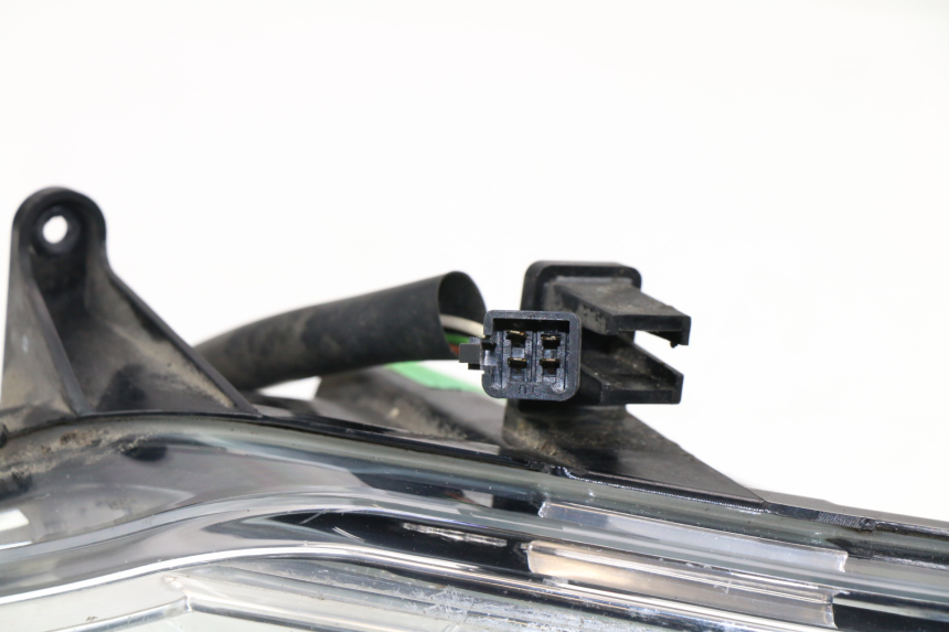 photo de PHARE AVANT DROIT PEUGEOT SATELIS COMPRESSOR K15 125 (2006 - 2009) - Détails caractéristiques