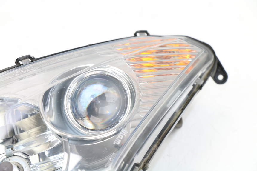 photo de PHARE AVANT DROIT PEUGEOT SATELIS COMPRESSOR K15 125 (2006 - 2009) - Vue d’ensemble