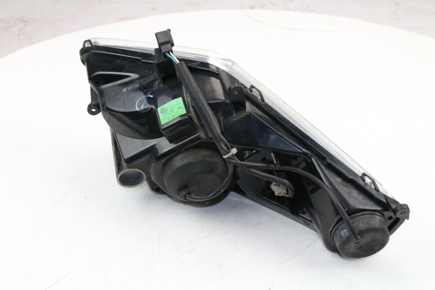 photo de PHARE AVANT DROIT PEUGEOT SATELIS COMPRESSOR K15 125 (2006 - 2009) - Aperçu profil