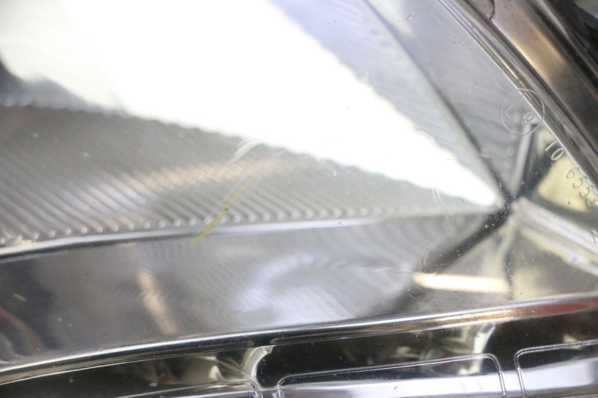 photo de PHARE AVANT DROIT PEUGEOT SATELIS 125 (2013 - 2018)