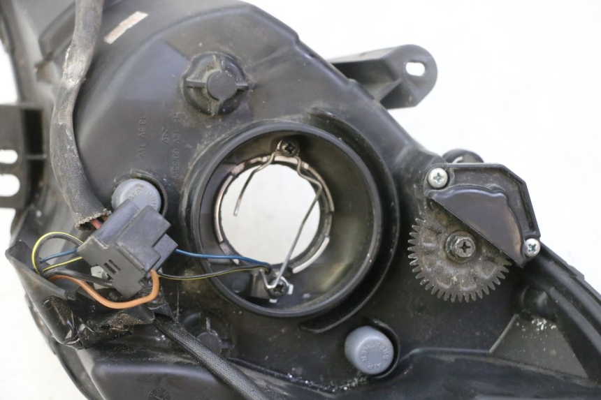 photo de PHARE AVANT DROIT PEUGEOT SATELIS 125 (2013 - 2018)