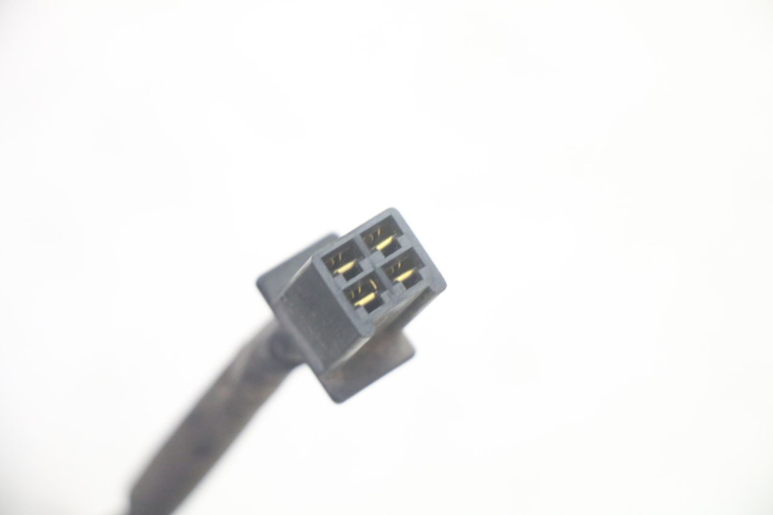 photo de PHARE AVANT DROIT YAMAHA TZR 50 (2008 - 2016) - Gros plan technique