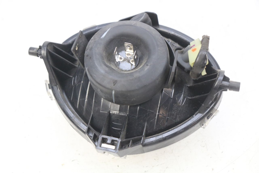 photo de PHARE AVANT YAMAHA D'ELIGHT DELIGHT 115 (2013 - 2017) - Gros plan technique