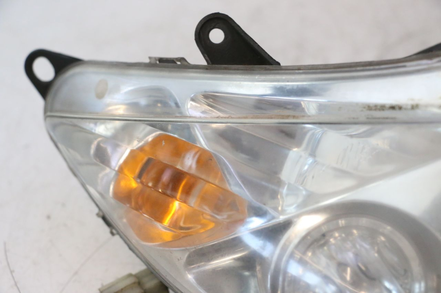 photo de PHARE AVANT PEUGEOT ELYSTAR 50 (2002 - 2014) - Vue rapprochée