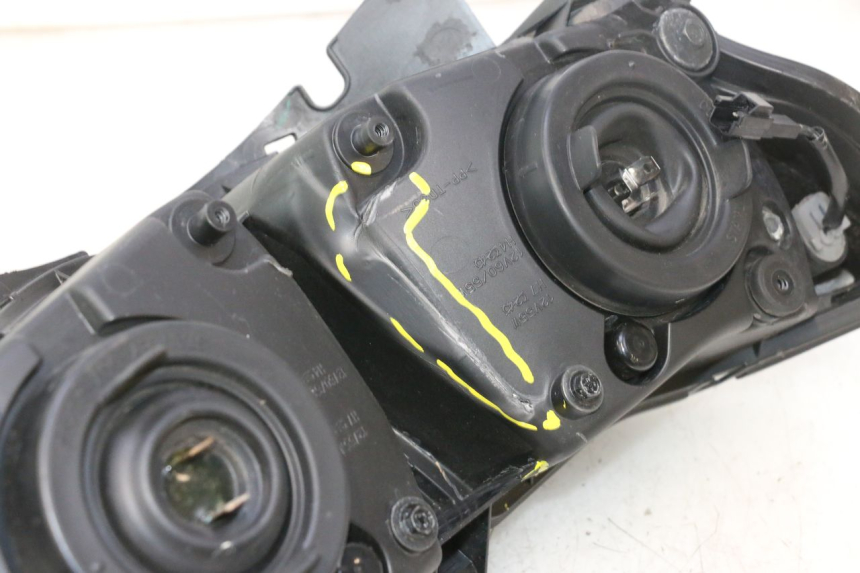 photo de PHARE AVANT YAMAHA FZ8 800 (2010 - 2016) - Zoom état d’usage