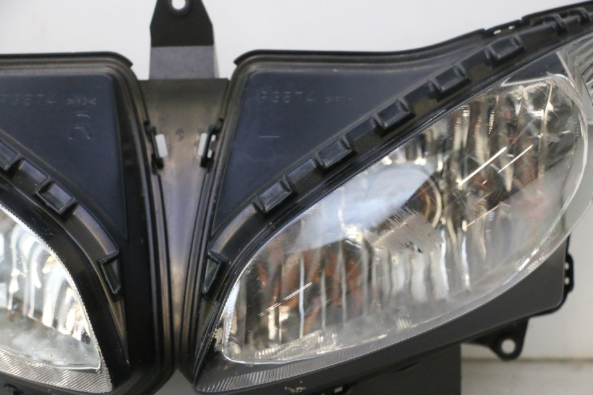 photo de PHARE AVANT YAMAHA FZ8 800 (2010 - 2016) - Autre angle de vue