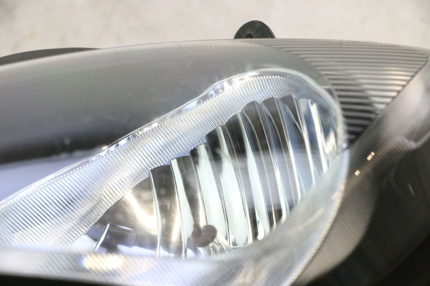 photo de PHARE AVANT GAUCHE SUZUKI BURGMAN EXECUTIVE ABS 650 (2006 - 2012) - Détail de la pièce