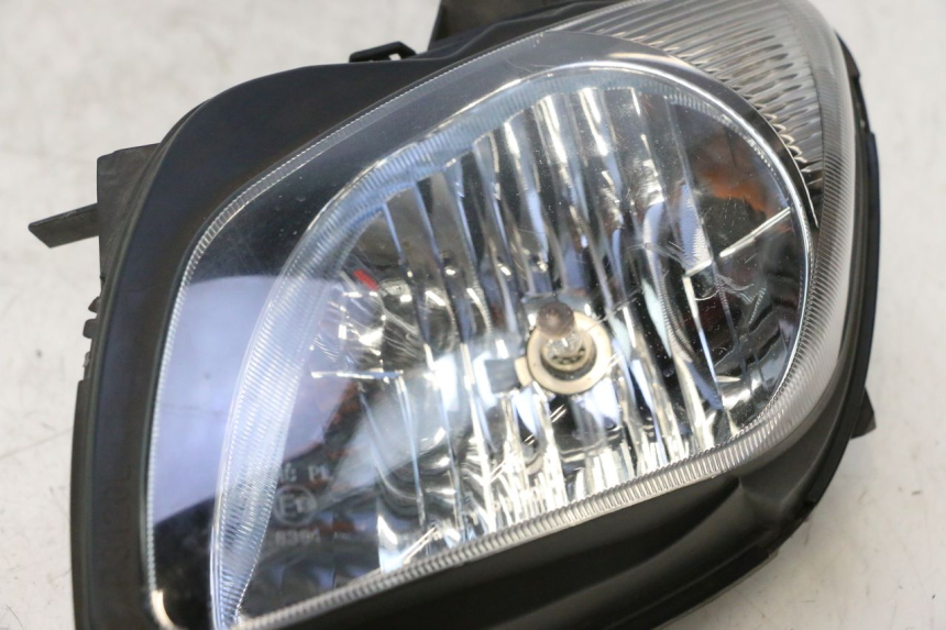 photo de PHARE AVANT GAUCHE SUZUKI BURGMAN EXECUTIVE ABS 650 (2006 - 2012) - Zoom état d’usage