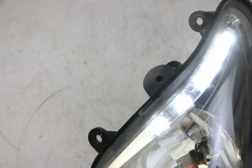 photo de PHARE AVANT GAUCHE SYM GTS EVO 125 (2009 - 2013) - Zoom état d’usage
