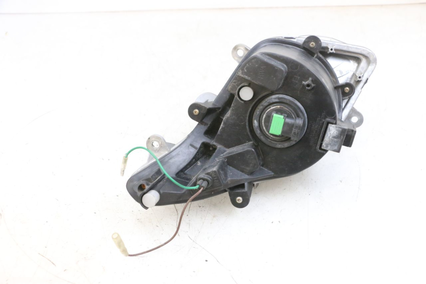 photo de PHARE AVANT GAUCHE SYM GTS EVO 125 (2009 - 2013) - Gros plan technique