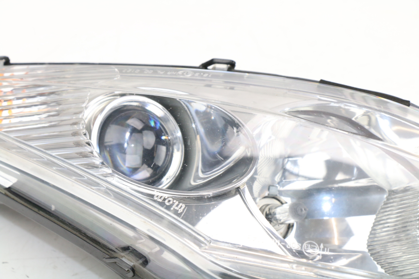 photo de PHARE AVANT GAUCHE PEUGEOT SATELIS COMPRESSOR K15 125 (2006 - 2009) - Angle alternatif