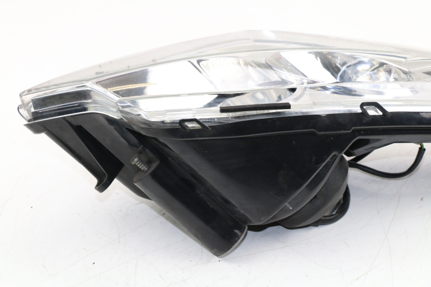 photo de PHARE AVANT GAUCHE PEUGEOT SATELIS COMPRESSOR K15 125 (2006 - 2009) - Focus structure