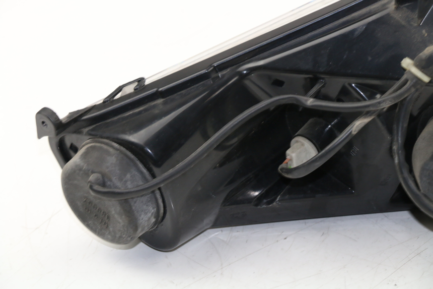 photo de PHARE AVANT GAUCHE PEUGEOT SATELIS COMPRESSOR K15 125 (2006 - 2009) - Points de fixation