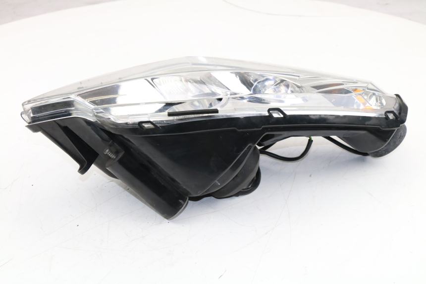 photo de PHARE AVANT GAUCHE PEUGEOT SATELIS COMPRESSOR K15 125 (2006 - 2009) - État de surface