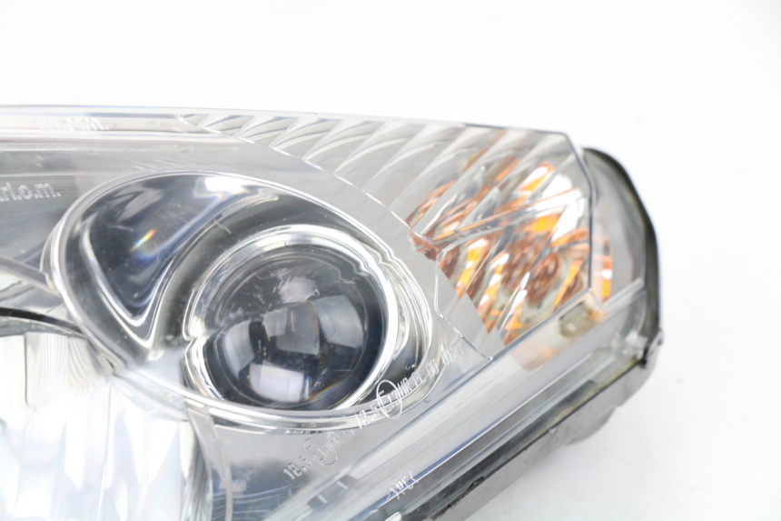 photo de PHARE AVANT GAUCHE PEUGEOT SATELIS COMPRESSOR K15 125 (2006 - 2009) - Marquages et références