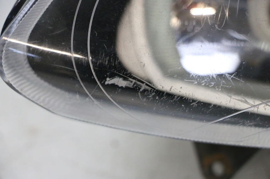 photo de PHARE AVANT GAUCHE YAMAHA TZR 50 (2008 - 2016) - Marquages et références