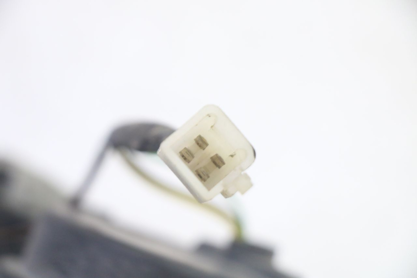 photo de PHARE AVANT GAUCHE YAMAHA TZR 50 (2008 - 2016) - Points de fixation