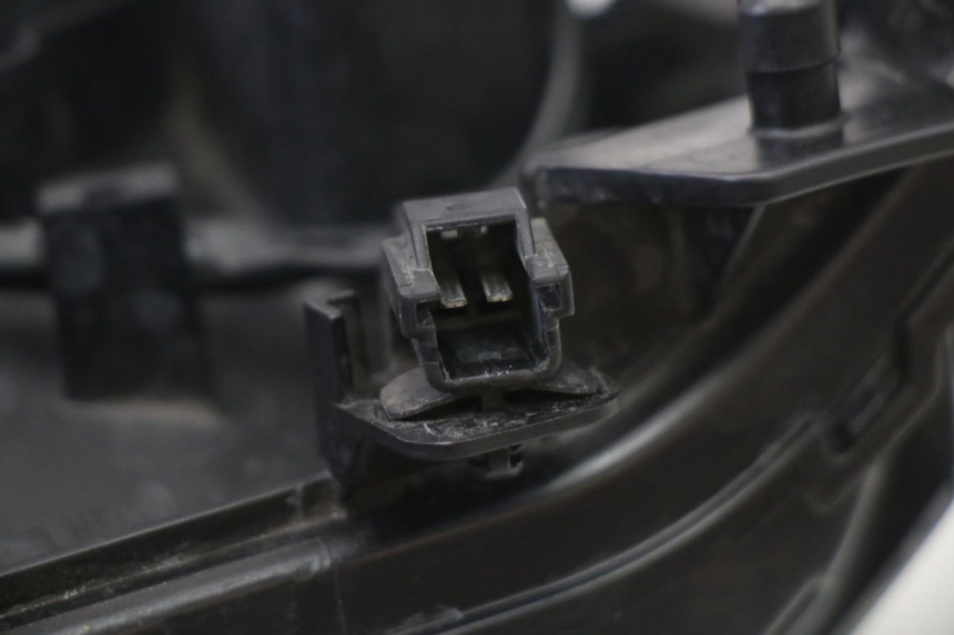 photo de PHARE AVANT SUZUKI GSR 750 (2011 - 2017)
