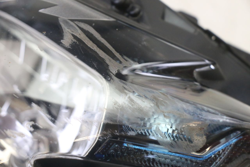 photo de PHARE AVANT SUZUKI GSR 750 (2011 - 2017)