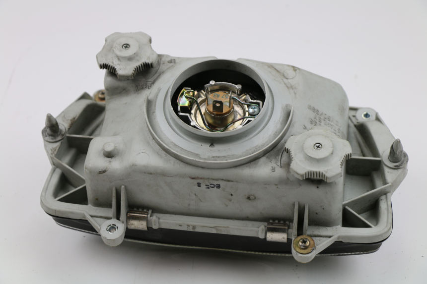 photo de PHARE AVANT HONDA CBR F 600 (1996 - 1998) - Gros plan technique