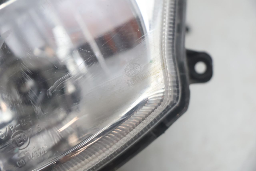 photo de PHARE AVANT PEUGEOT KISBEE 2T 50 (2010 - 2017) - Autre angle de vue